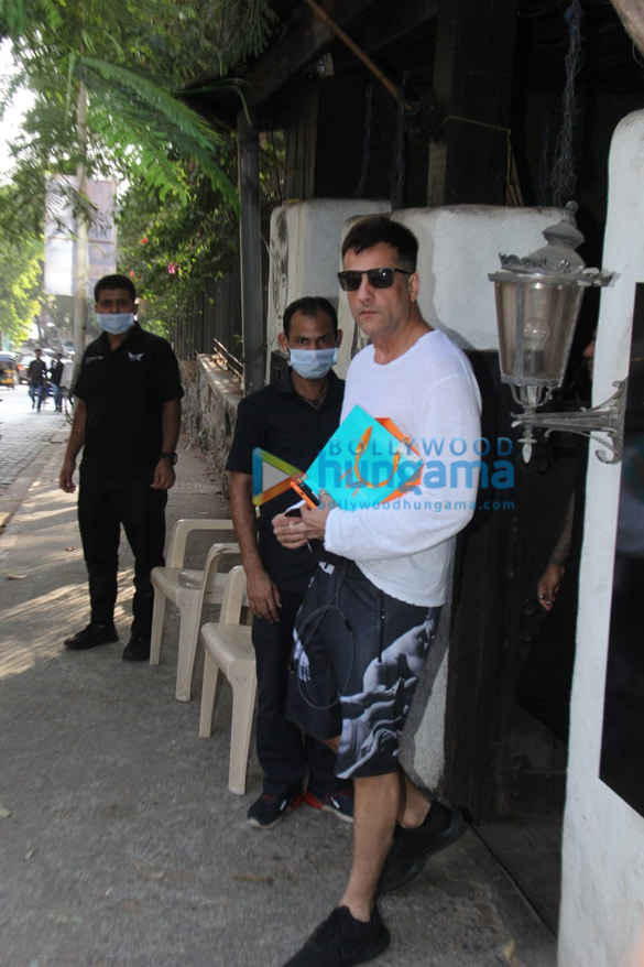 photos fardeen khan snapped with hakim aalim outside the latters salon in bandra 3