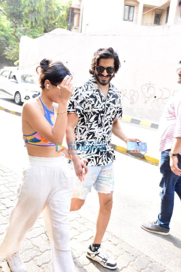 Photos: Harsh Varrdhan Kapoor spotted with his girlfriend in Bandra