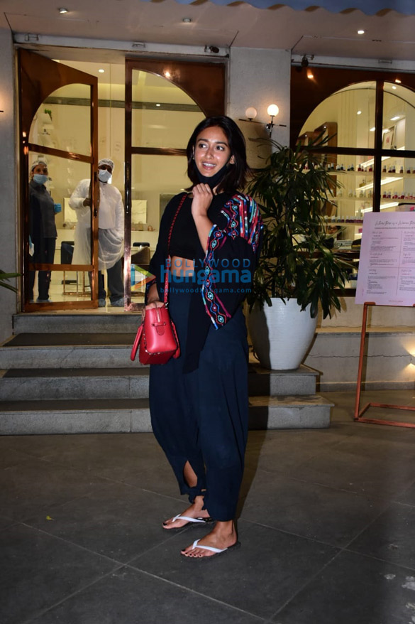 photos ileana dcruz spotted at white door in bandra 3