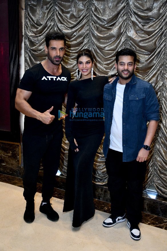 Photos: John Abraham, Rakul Preet Singh, Jacqueline Fernandez, and Lakshya Raj Anand at the press conference for Attack in Delhi Photos: John Abraham, Rakul Preet Singh, Jacqueline Fernandez, and Lakshya Raj Anand at the press conference for Attack in Delhi