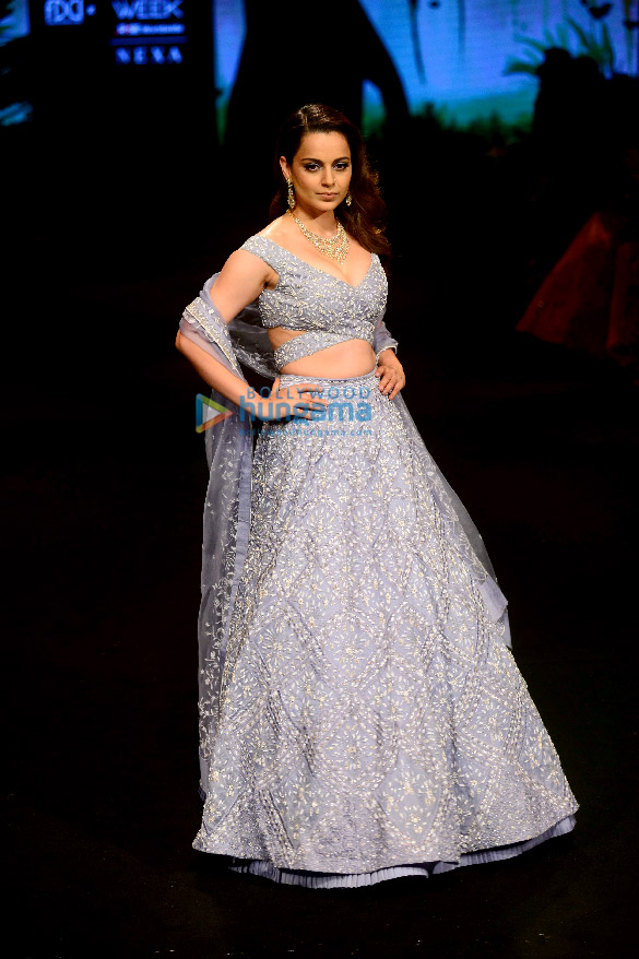Photos: Kangana Ranaut, Pooja Hegde, Nargis Fakhri and others walk the ramp at Lakme Fashion Week 2022 Photos: Kangana Ranaut, Pooja Hegde, Nargis Fakhri and others walk the ramp at Lakme Fashion Week 2022
