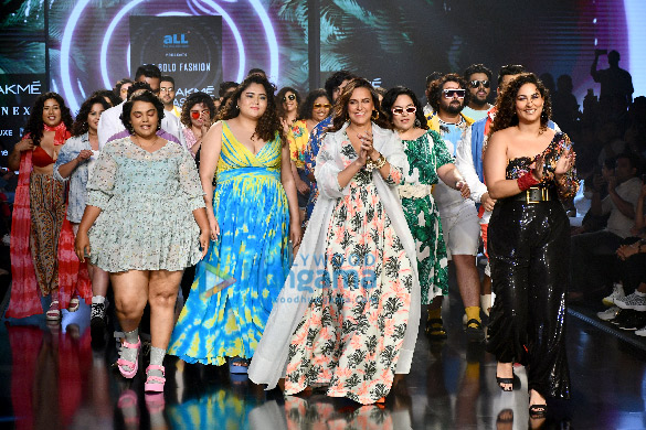 photos kangana ranaut pooja hegde nargis fakhri and others walk the ramp at lakme fashion week 2021 14