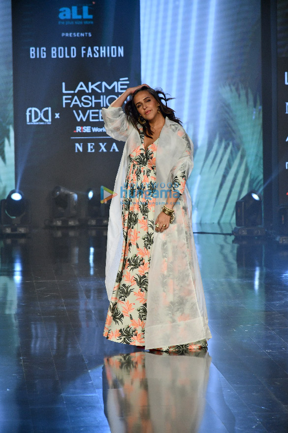 photos kangana ranaut pooja hegde nargis fakhri and others walk the ramp at lakme fashion week 2021 5
