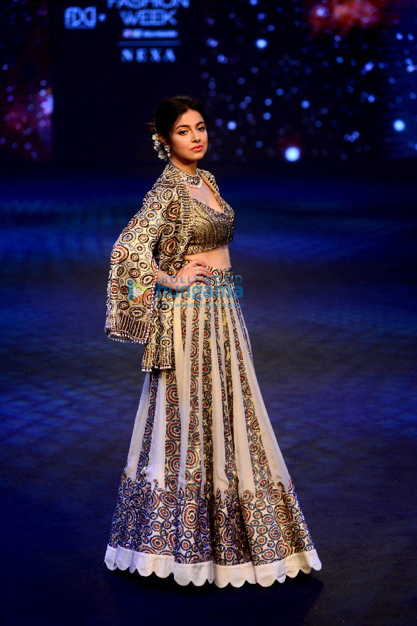 photos kangana ranaut pooja hegde nargis fakhri and others walk the ramp at lakme fashion week 2021 9