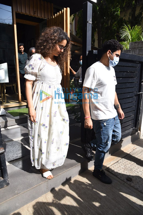 photos kangana ranaut and her brother akshit ranaut snapped at a restaurant in bandra 5