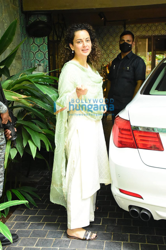photos kangana ranaut spotted at bandra 3