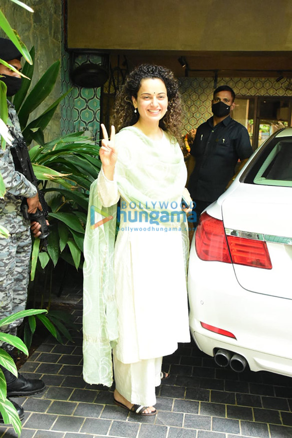 photos kangana ranaut spotted at bandra 4