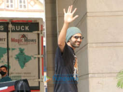 Photos: Kartik Aaryan keeps it casual on Sunday as he is snapped out and about in the city!