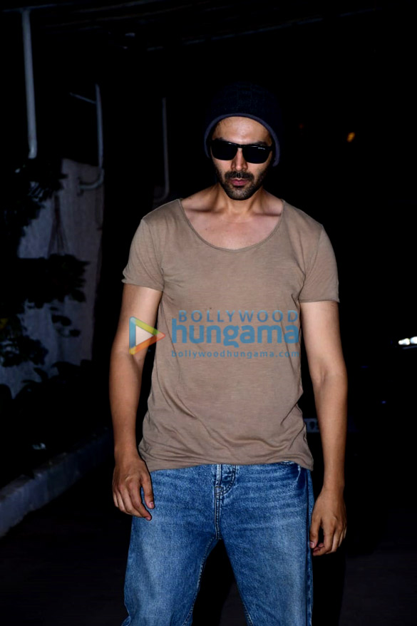 photos kartik aaryan snapped at a dubbing studio in juhu 3 3