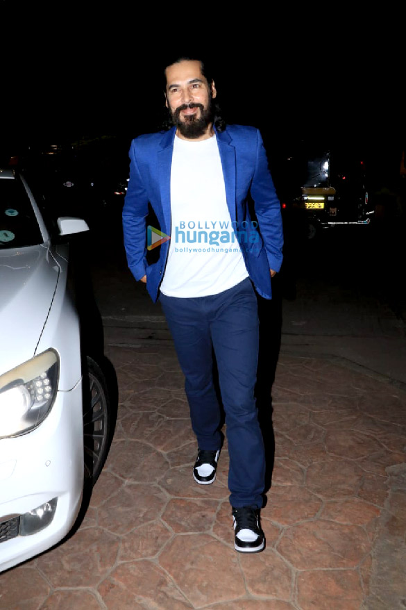 photos katrina kaif vicky kaushal karan johar and others snapped at farhan akhtars house in bandra 4