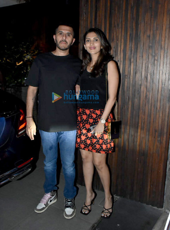 photos katrina kaif vicky kaushal karan johar and others snapped at farhan akhtars house in bandra 7