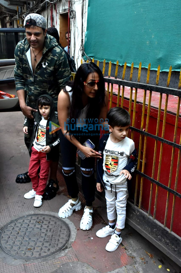 photos krushna abhishek and kashmera shah spotted with their kids at a clinic in bandra 2