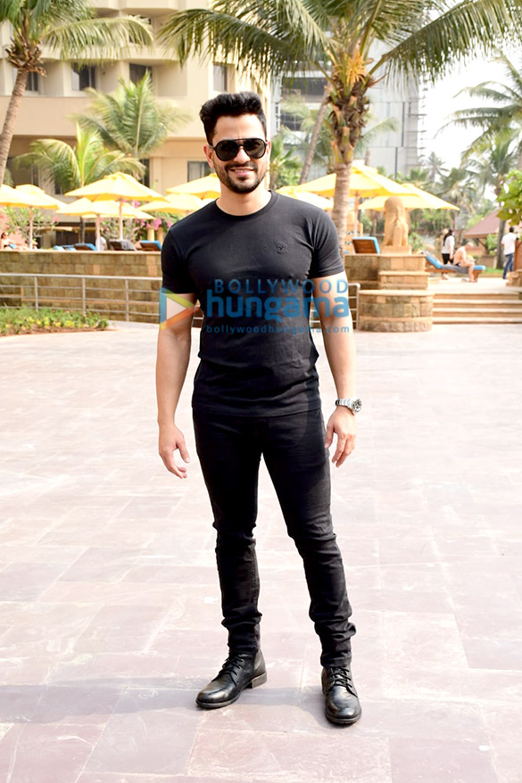 photos kunal kemmu spotted promoting abhay 3 in an all black outfit in mumbai 2