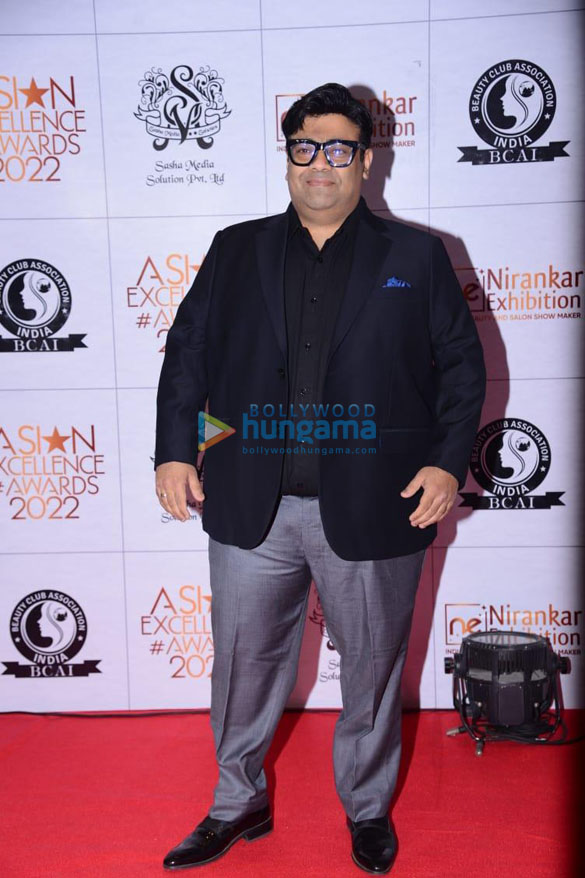 photos madhuri dixit and other celebs grace the asian excellence awards 2022 7