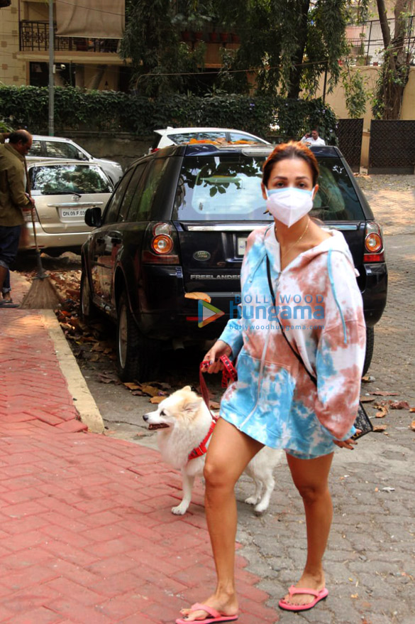 Photos: Malaika Arora steps out in tie-dye sweatshirt to take her dog for a walk on a Monday morning in Khar Photos: Malaika Arora steps out in tie-dye sweatshirt to take her dog for a walk on a Monday morning in Khar