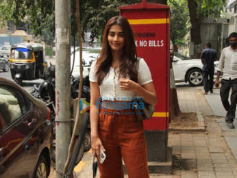 Photos: Pooja Hegde spotted with her mother outside a jewellery shop in Bandra