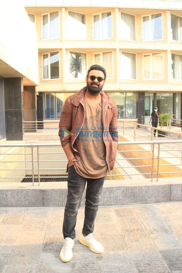 photos prabhas and pooja hegde glam up for the pre release curtain raiser event of radhe shyam in mumbai 1