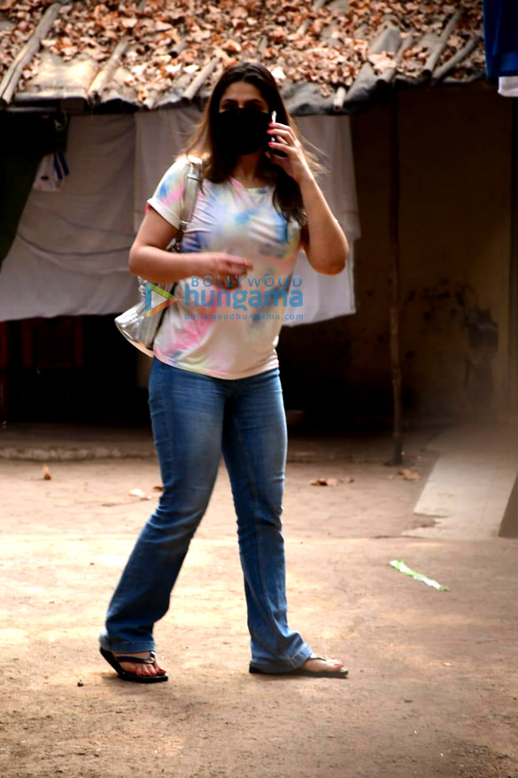 photos pranutan bahl and zareen khan snapped in juhu 5