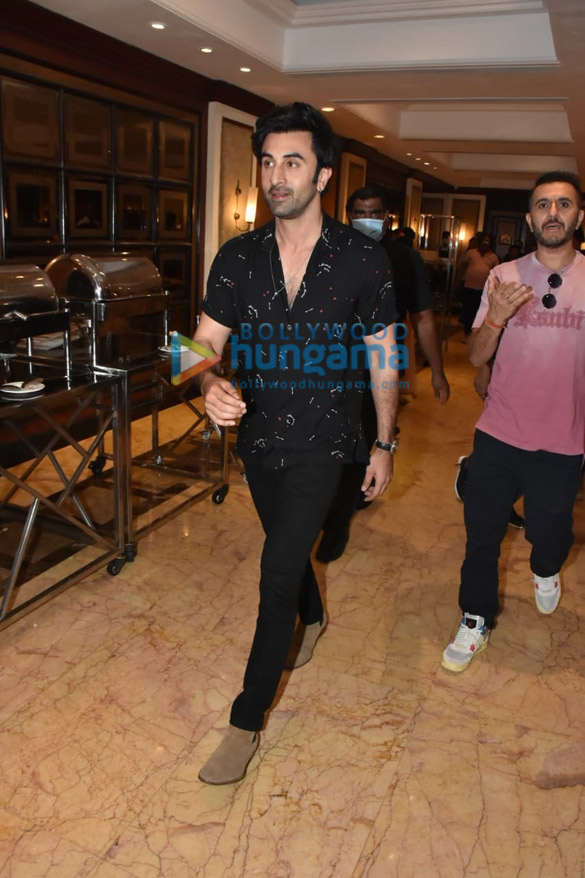 photos ranbir kapoor hitesh bhatia and ritesh sidhwani promote the film sharmaji namkeen at taj lands end in mumbai 4