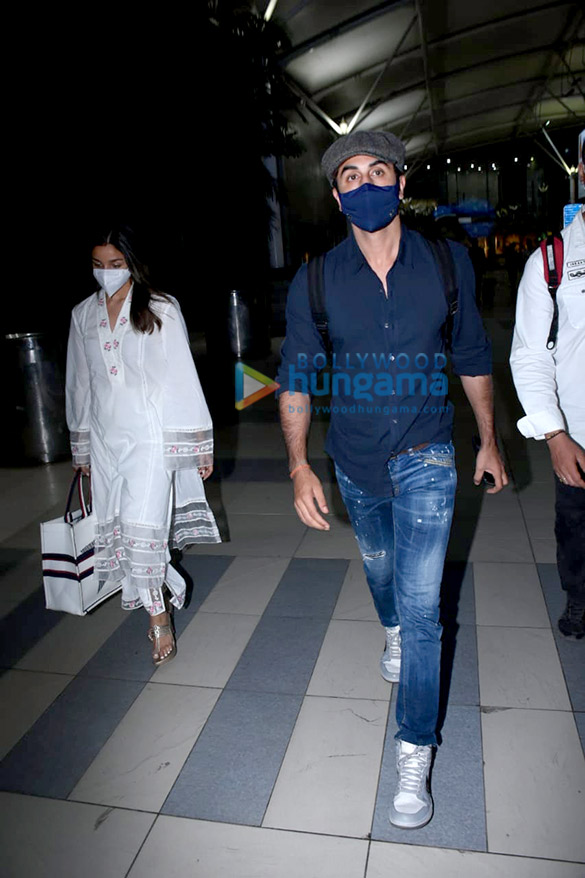 Photos: Ranbir Kapoor, Alia Bhatt, Shanaya Kapoor and others snapped at the airport Photos: Ranbir Kapoor, Alia Bhatt, Shanaya Kapoor and others snapped at the airport