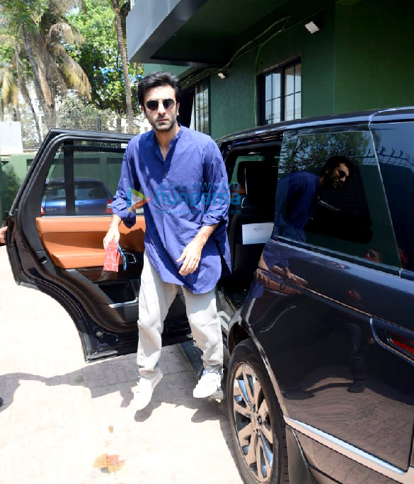 photos ranbir kapoor snapped in andheri 1 2