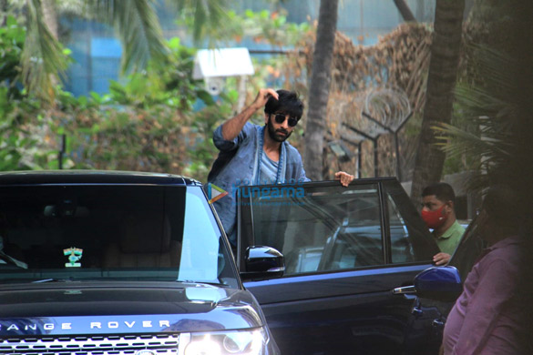 Photos Ranbir Kapoor sports a rugged look as he gets spotted at T-Series office in Andheri (1)