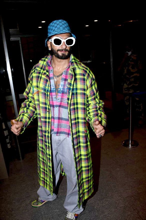 photos ranveer singh and samantha ruth prabhu snapped in their stylish best at the airport 5