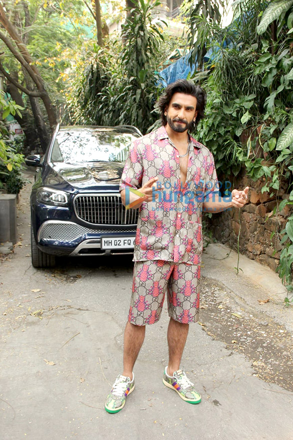 photos ranveer singh poses for the paparazzi as he gets snapped outside krome studio in bandra 3