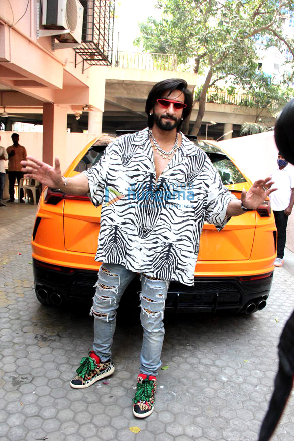 photos ranveer singh poses in a zebra printed oversized shirt and ripped denim as he visits sanjay leela bhansalis office in juhu 3