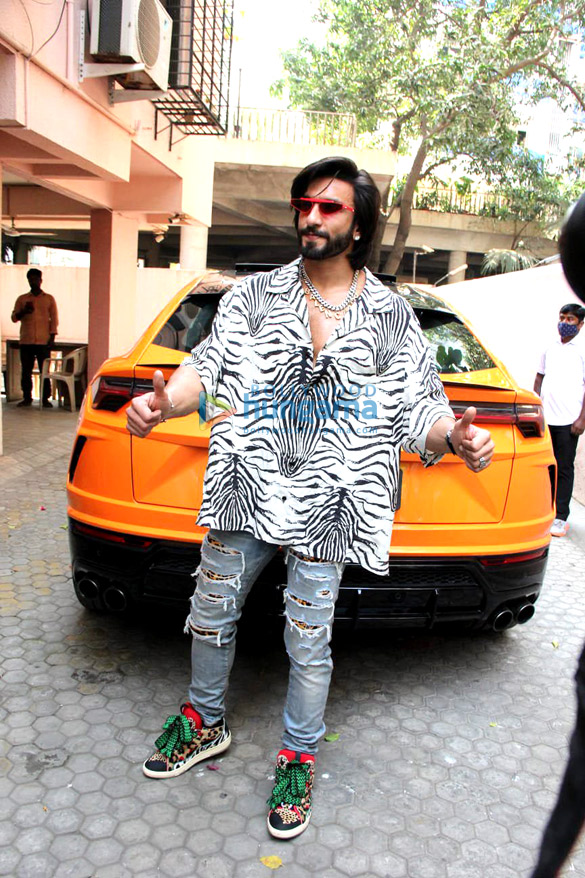 photos ranveer singh poses in a zebra printed oversized shirt and ripped denim as he visits sanjay leela bhansalis office in juhu 6