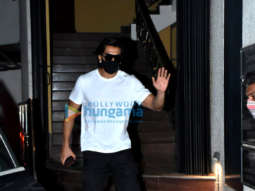 Photos: Ranveer Singh snapped post family dinner at Royal China