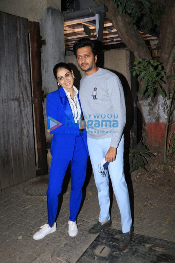 photos riteish deshmukh and genelia dsouza snapped in juhu 2