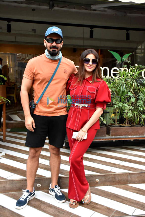 Photos: Rubina Dilaik and Abhinav Shukla snapped at Farmers’ Cafe in Bandra Photos: Rubina Dilaik and Abhinav Shukla snapped at Farmers’ Cafe in Bandra