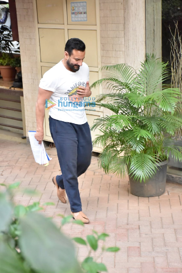 photos saif ali khan snapped near his residence in bandra 2