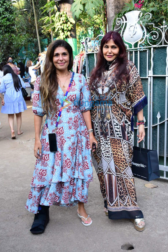 photos seema khan bhavana pandey maheep kapoor anaita shroff spotted at an exhibition in bandra6