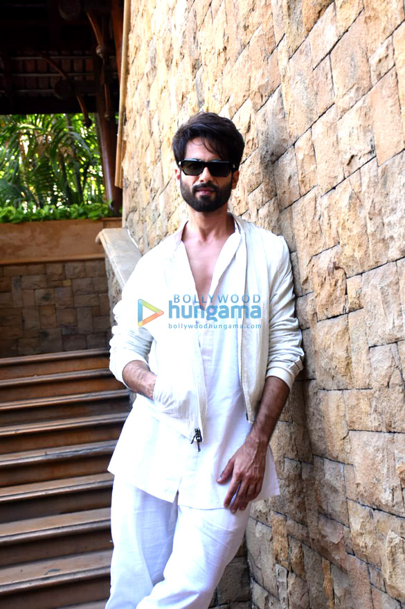 photos shahid kapoor and mrunal thakur snapped promoting his soon to release film jersey 1