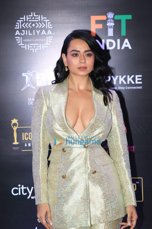 photos sharvari wagh sharib hashmi and other celebs grace the red carpet event of iconic gold awards 2022 3