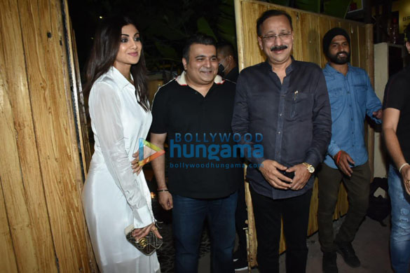 Photos: Shilpa Shetty spotted in an all-white outfit at Binge by Bastian in Khar