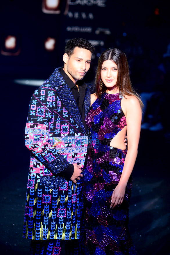 Photos: Siddhant Chaturvedi and Shanaya Kapoor turn showstoppers for Manish Malhotra at Lakme Fashion Week 2022