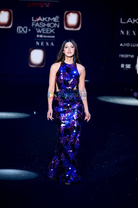 photos siddhant chaturvedi and shanaya kapoor turn showstoppers for manish malhotra at lakme fashion week 2022 6