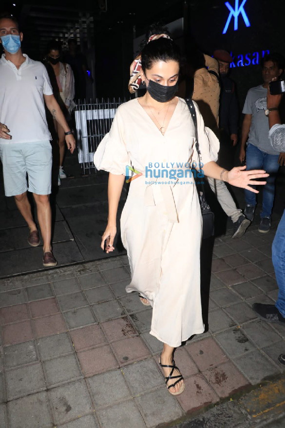 photos taapsee pannu spotted with friend at hakkasan in bandra 4
