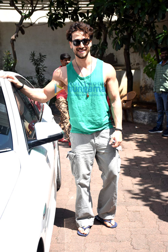 Photos: Tiger Shroff snapped on the sets of Dance Deewane