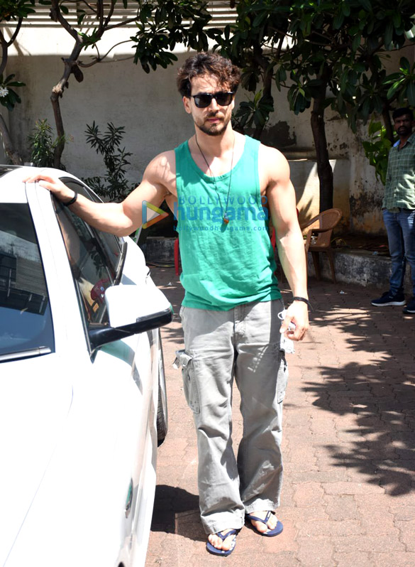photos tiger shroff snapped on the sets of dance deewane 5