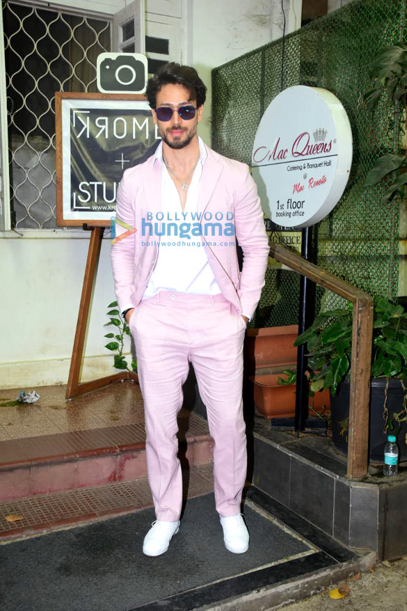 Photos: Tiger Shroff spotted at Krome studio in Bandra