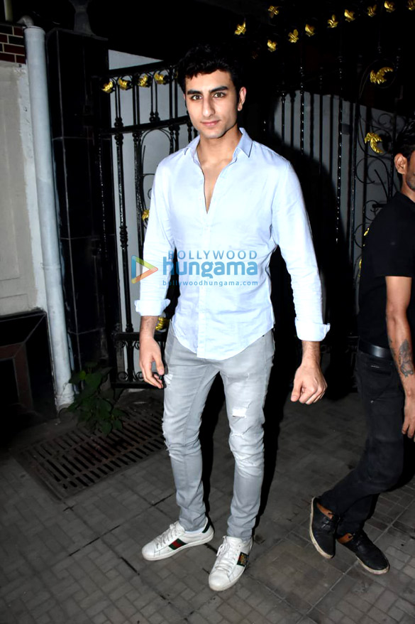 photos varun dhawan ananya panday ibrahim ali khan and rana dagubatti snapped at karan johars office in khar 2