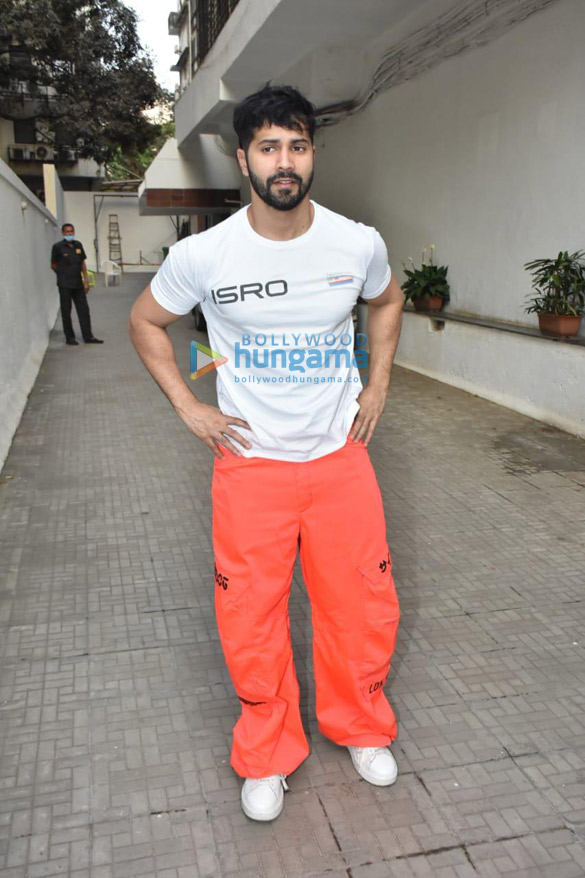 Photos: Varun Dhawan, Ananya Panday, Ibrahim Ali Khan and Rana Dagubatti snapped at Karan Johar’s office in Khar