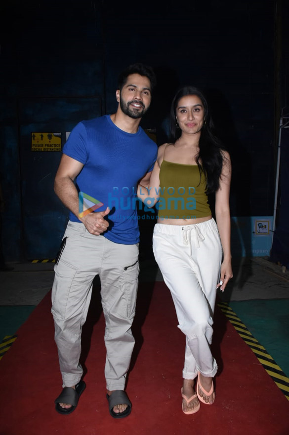 photos varun dhawan and shraddha kapoor snapped together in andheri 1
