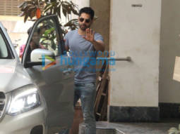 Photos: Varun Dhawan keeps it casual as he gets snapped in Bandra