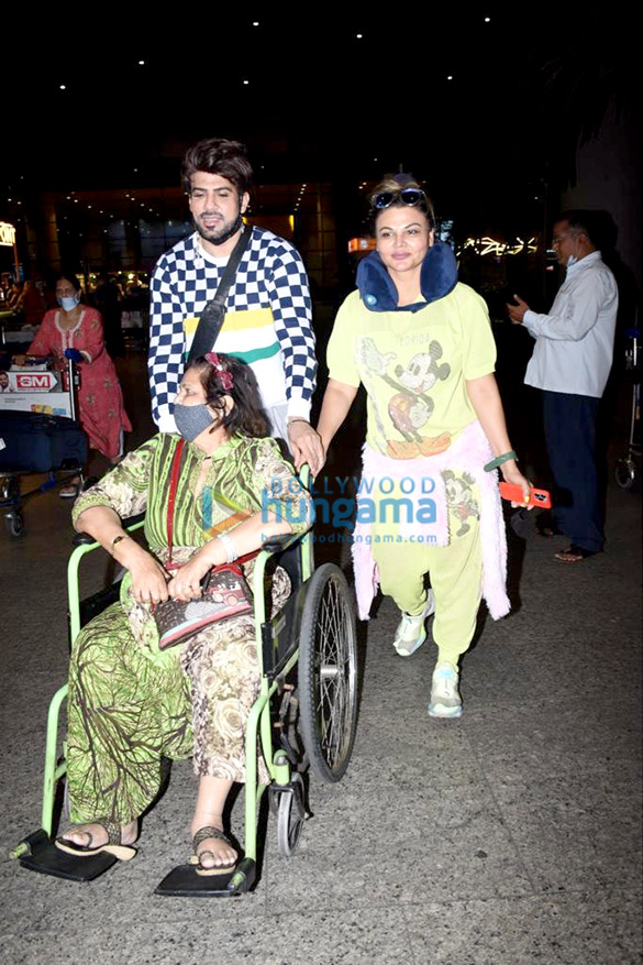 photos vicky kaushal katrina kaif pooja hegde divya khosla kumar and others snapped at the airport 5
