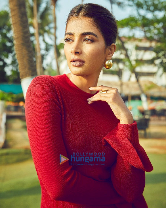 pooja hegde 4 22